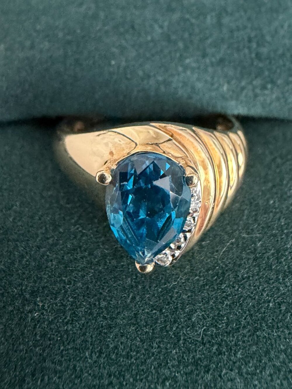 Vintage 14K Gold Ring with Pear Shape Blue Topaz and Diamond - Size 6.5 - Picture 5 of 7